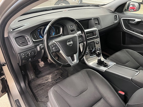 Volvo V60 8 of 16
