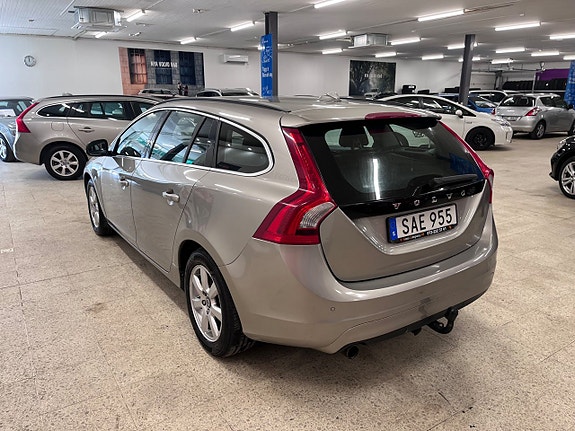 Volvo V60 4 of 16