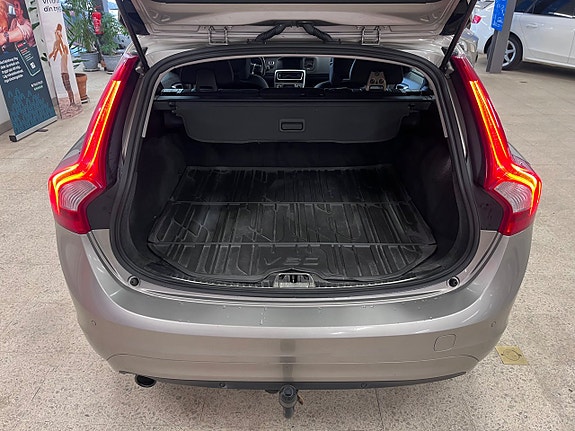 Volvo V60 10 of 16