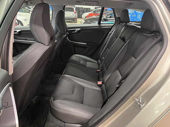 Volvo V60 9 of 16