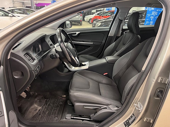Volvo V60 7 of 16