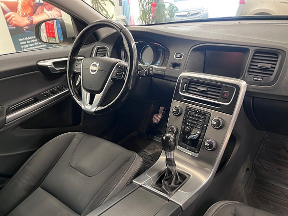 Volvo V60 13 of 16