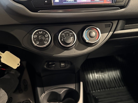 Toyota Yaris 12 of 14