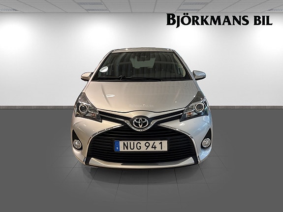 Toyota Yaris 2 of 14