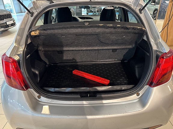 Toyota Yaris 14 of 14