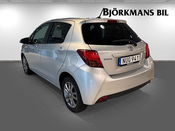 Toyota Yaris 6 of 14