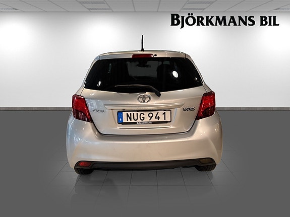 Toyota Yaris 5 of 14