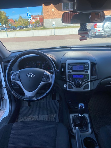 Hyundai i30 2 of 9
