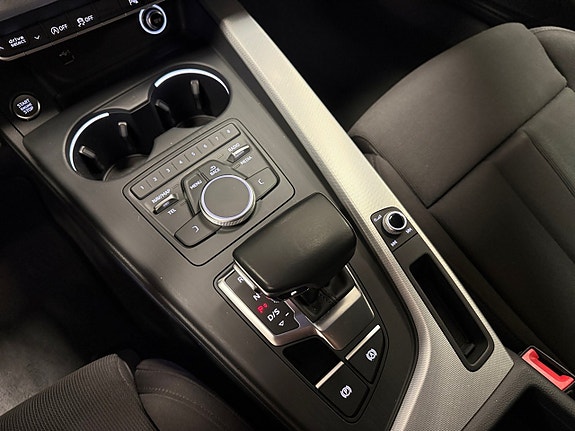 Audi A4 13 of 16