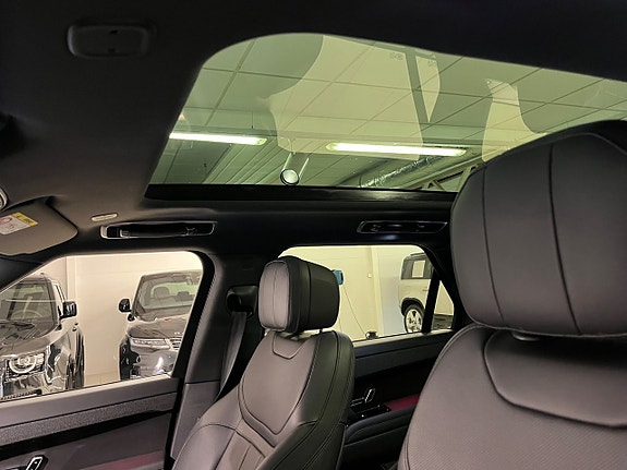 Land Rover Range Rover Sport 8 of 12