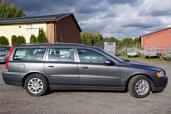 Volvo V70 2 of 7