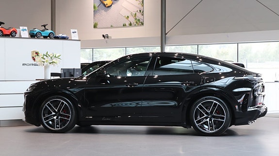 Porsche Cayenne 4 of 12