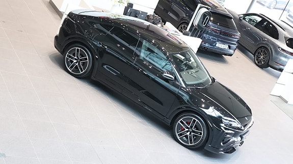 Porsche Cayenne 5 of 12
