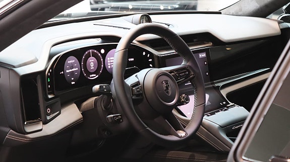 Porsche Cayenne 7 of 12