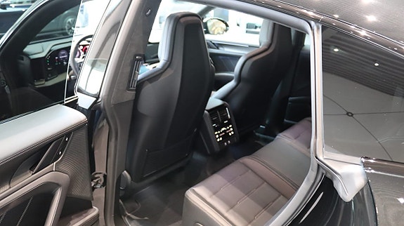 Porsche Cayenne 10 of 12