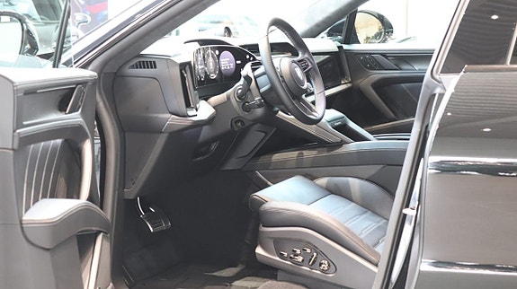 Porsche Cayenne 8 of 12