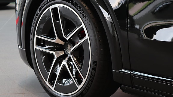 Porsche Cayenne 11 of 12