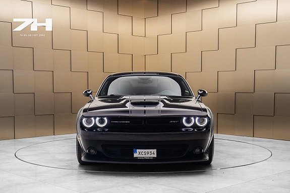 Dodge Challenger 8 of 22