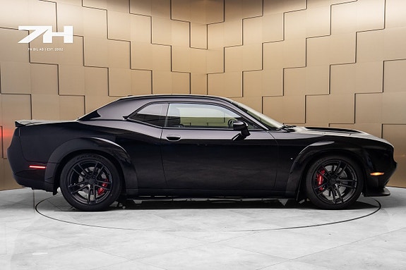 Dodge Challenger 6 of 22