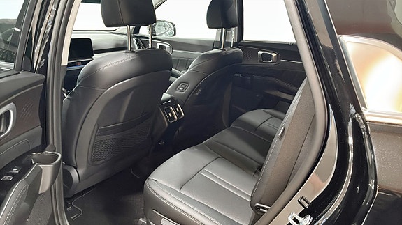 Kia Sorento 9 of 12