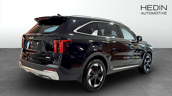Kia Sorento 6 of 12