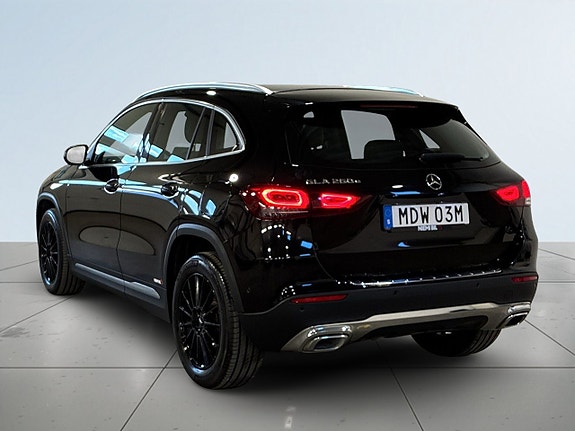 Mercedes-Benz GLA250 e 5 of 21
