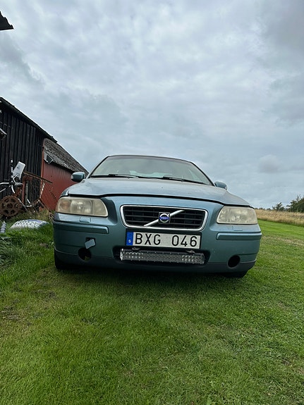 Volvo S60 2 of 8