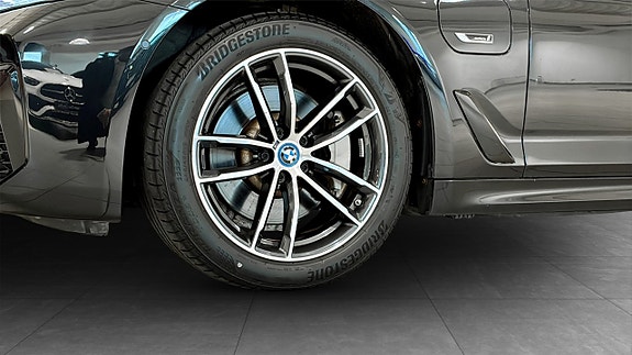 BMW 530e 9 of 12