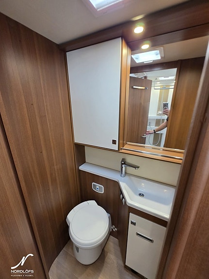 LMC Explorer Comfort I 735 G / AC / 5 bältade 13 of 17