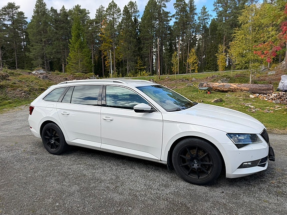 Skoda Superb 2 of 13