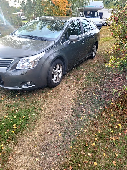 Toyota Avensis 2 of 6