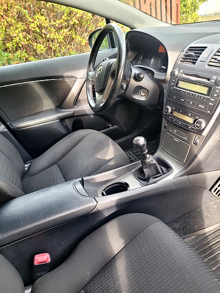 Toyota Avensis 3 of 6