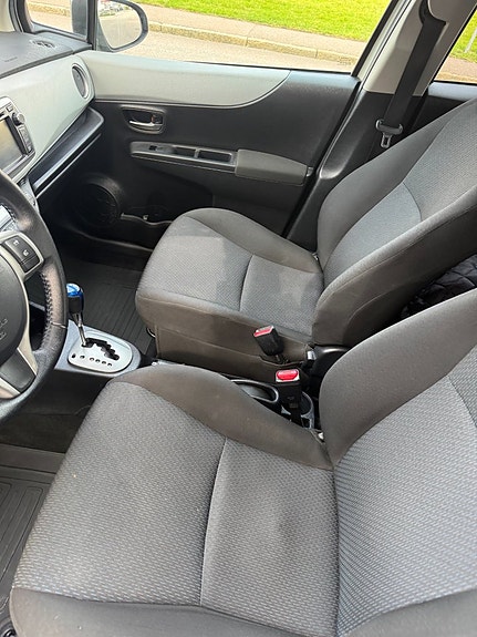 Toyota Yaris 5 of 6