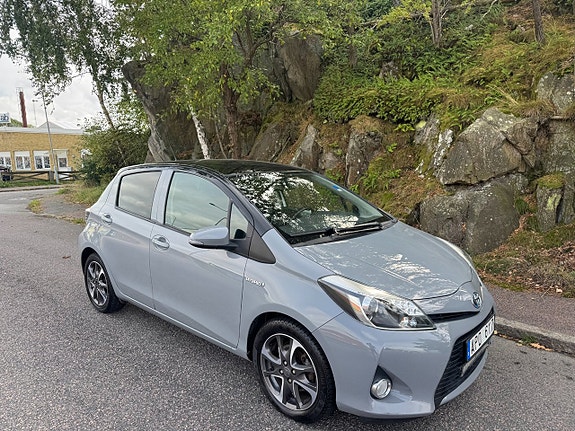 Toyota Yaris 2 of 6