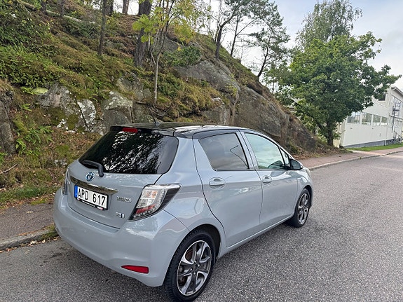 Toyota Yaris 3 of 6