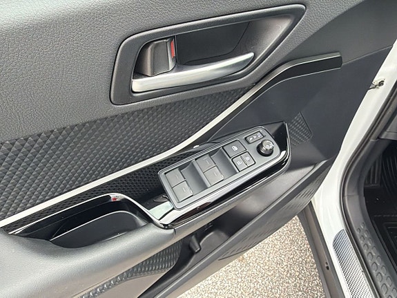 Toyota C-HR 16 of 25