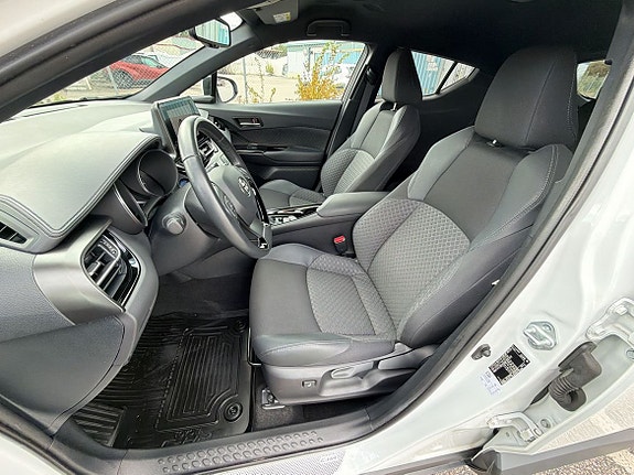 Toyota C-HR 17 of 25