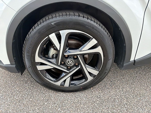 Toyota C-HR 25 of 25