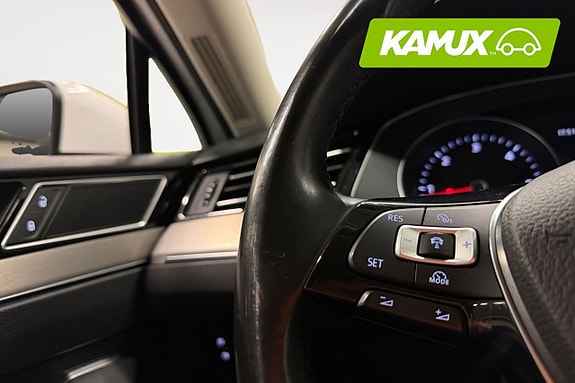 Volkswagen Passat 19 of 21