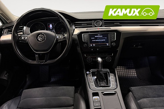 Volkswagen Passat 10 of 21