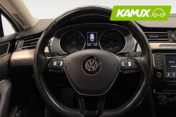 Volkswagen Passat 13 of 21