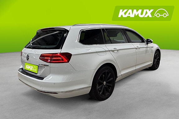 Volkswagen Passat 4 of 21