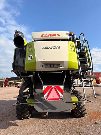 CLAAS Lexion 760 2 of 19