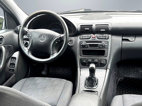 Mercedes-Benz C180 7 of 14