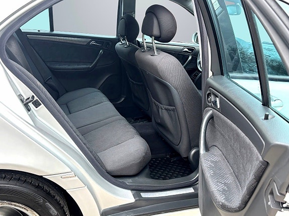 Mercedes-Benz C180 10 of 14