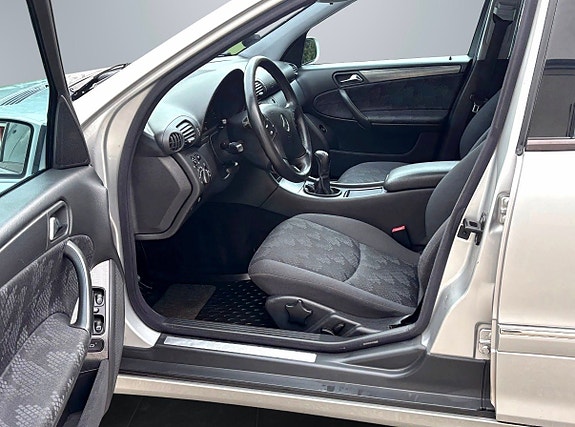 Mercedes-Benz C180 8 of 14