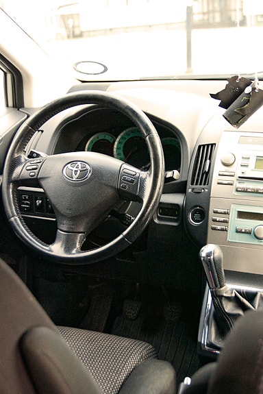 Toyota Corolla Verso 7 of 9