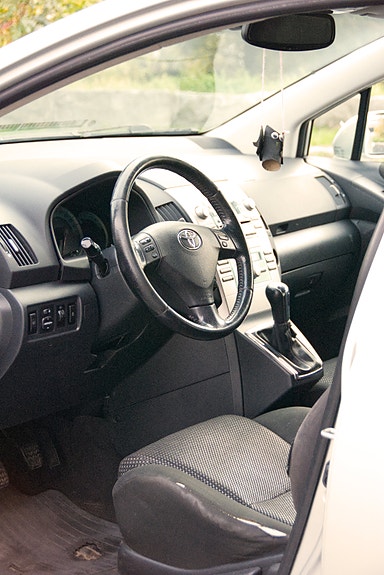 Toyota Corolla Verso 2 of 9