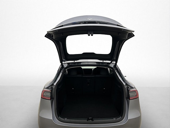 Tesla Model Y 30 of 30