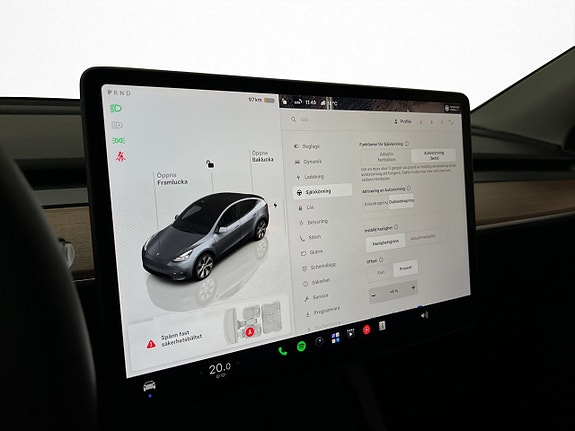 Tesla Model Y 24 of 30